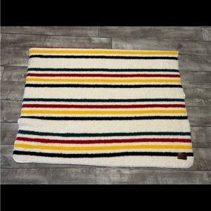 Pendleton Point Striped Throw Cabin Bedding Fleece Blanket Size 70” X 47”